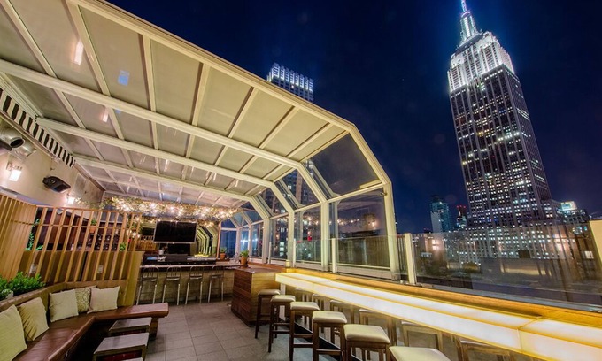 Midtown Hotel | New Years Eve room near Times Square with Empire State Building view.
