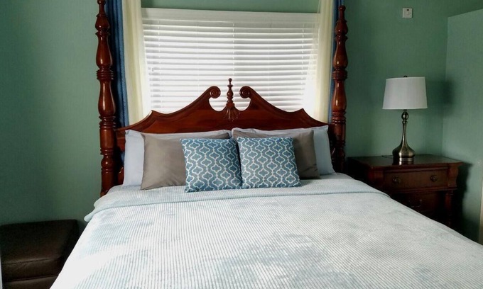 Kingston House | Oasis Villa! Cayman Stations