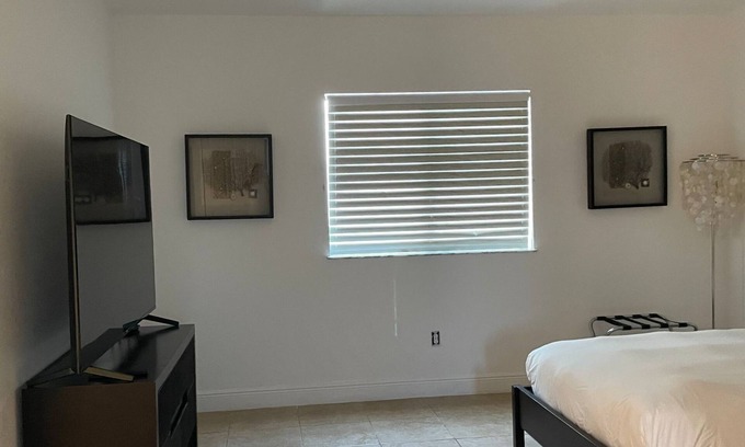 Alice Town Apartment | Ocean View Studio #2