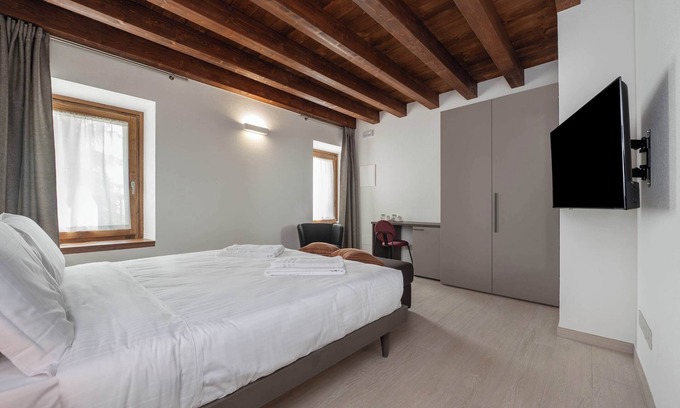 Valgatara House | Paverno Hospitality Suites - 01 Clara