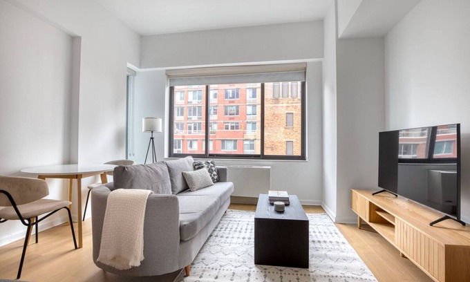 Chelsea Apartment | Pleasant Chelsea Studio w/Gym, W/D, Doorman & Elevator, by Blueground