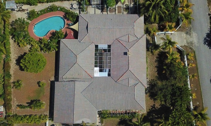 Windsor Park Villa | Poolside Pleasure - Quiet Beach nearby