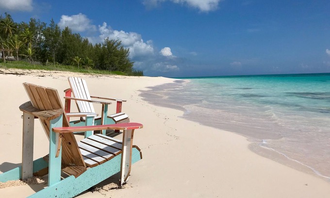 North Palmetto Point House | Poponi Villa on pink sand Beachfront Estate