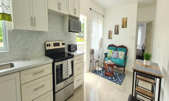 Mona Heights Apartment | Private Modern Apartment in the Kingston City
