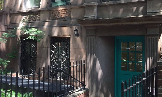 Lincoln Square Apartment | Quiet one bedroom apt one block from central park 30 DAY MINIMUM RENTAL