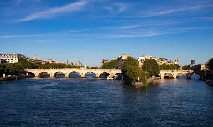 Quartier de la Monnaie Apartment | Reflecting the Elegance of Paris- with Exclusive Tailored Services – St-Germain