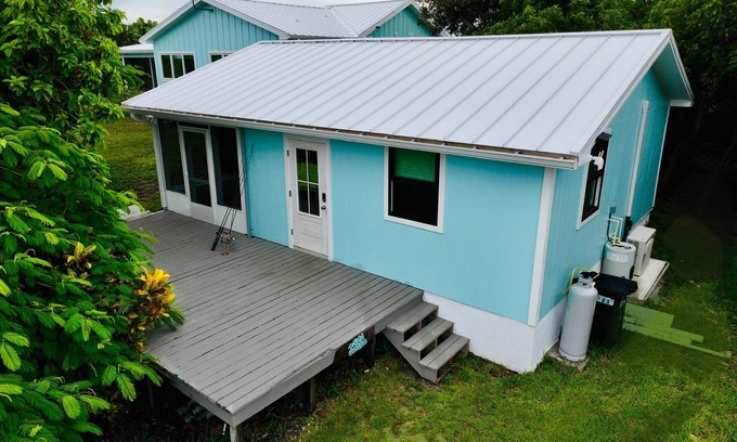 Green Turtle Cay House | Sea cottage 2/1 in white sound on GTC Abaco Bahamas full kitchen, AC & WiFi