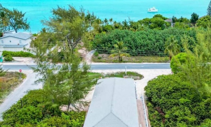 Tar Bay Apartment | Sheer Bliss BeachView Apt #4