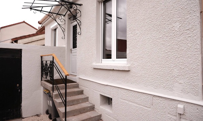 Romainville House | Single-family home for rent, just a stone's throw from the Romainville Carnot metro station.