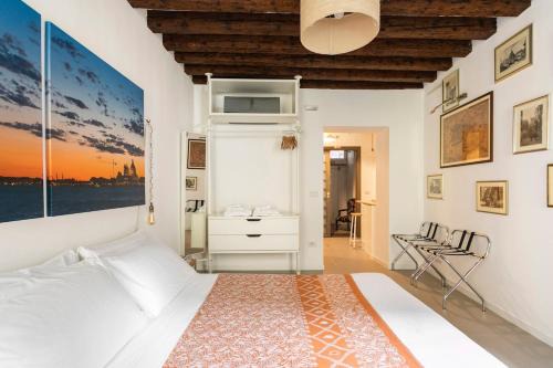 Castello House | Standalone room, ensuite, stylish btw Biennale and St Mark