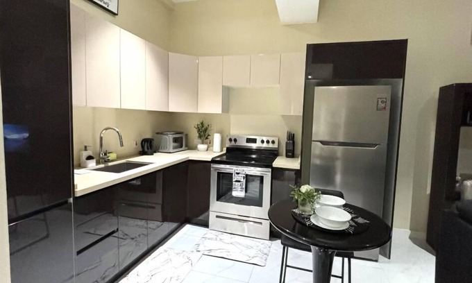 Kingston Apartment | Stylish 1-Bed Condo with Views in Harloe