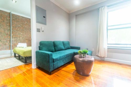 East Harlem Apartment | Stylish2 2BR Apartment in Manhattan