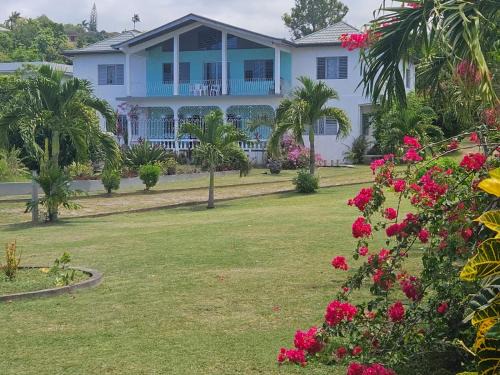 Runaway Bay House | Suite Georgiana - Ensuite Double Bedroom, Cardiff Hall, Runaway Bay, One Mile to Beaches, 1 Hour From Montego Bay Airport
