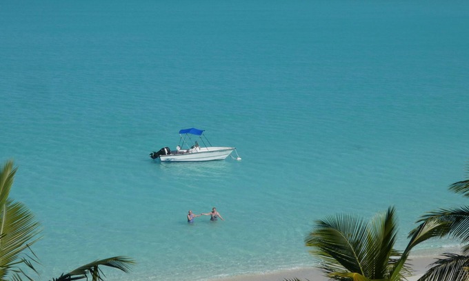 Great Exuma Villa | Sundowner house, beach front, one of the best views on the island. Sleeps 6.