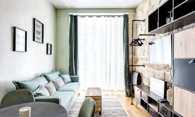 Quartier de Rochechouart Apartment | T2 with Wifi near Montmartre