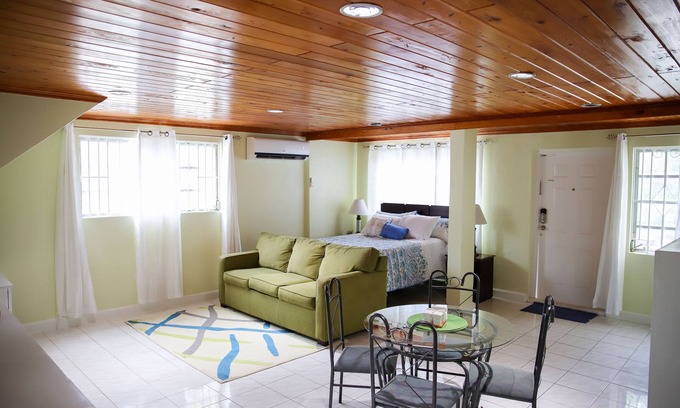 Eastern Road Apartment | Tangerine Sunsets Alta Vista Suite 2