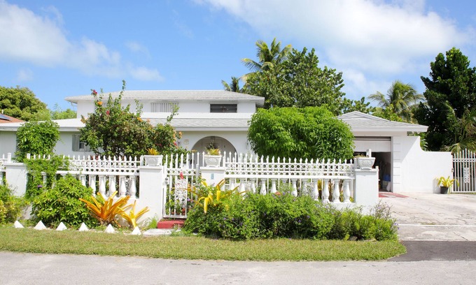 Nassau Apartment | Tangerine Sunsets Winton Rose