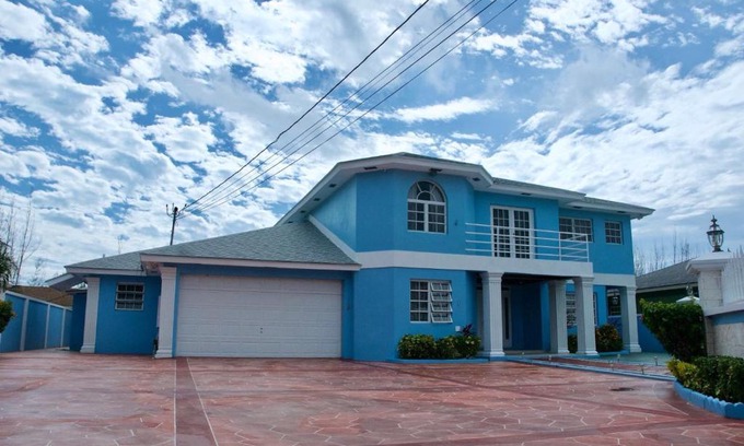 Gambier House | The Blue Mansion Bahamas