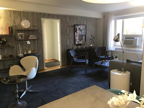 Manhattan Valley House | The Central Park West by Amsterdam Avenue