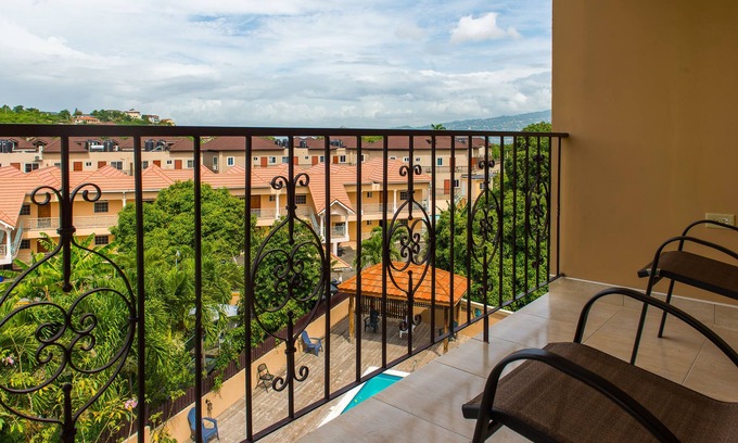 Beverly Hills Apartment | The US Embassy Luxury Apartment