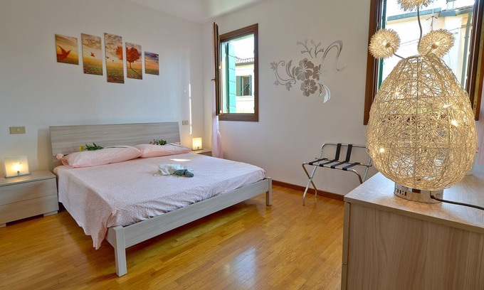 Mira House | VENICE BY OVERGROUND park, terrace, aircond, wifi