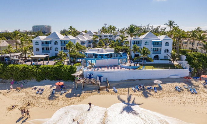 Paradise Island Villa | Villa with Garden Views & Beach Access - Free Wifi! by RedAwning