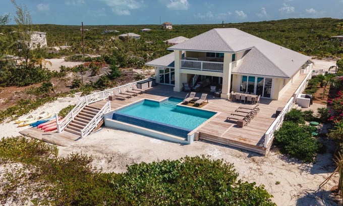 William's Town Villa | Yumey Sands Villa, Heated Pool & Unbelievable Year-Round Calm Beach