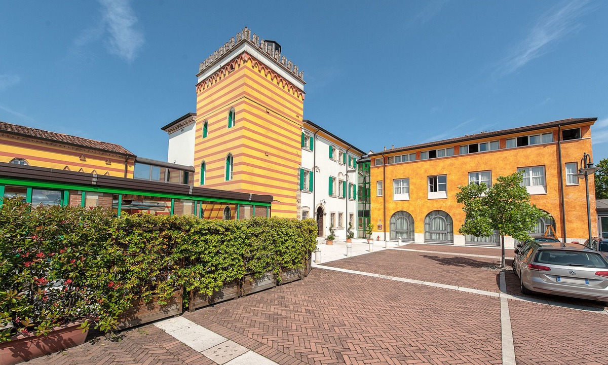 Castel d'Azzano Hotel | Hotel Villa Malaspina