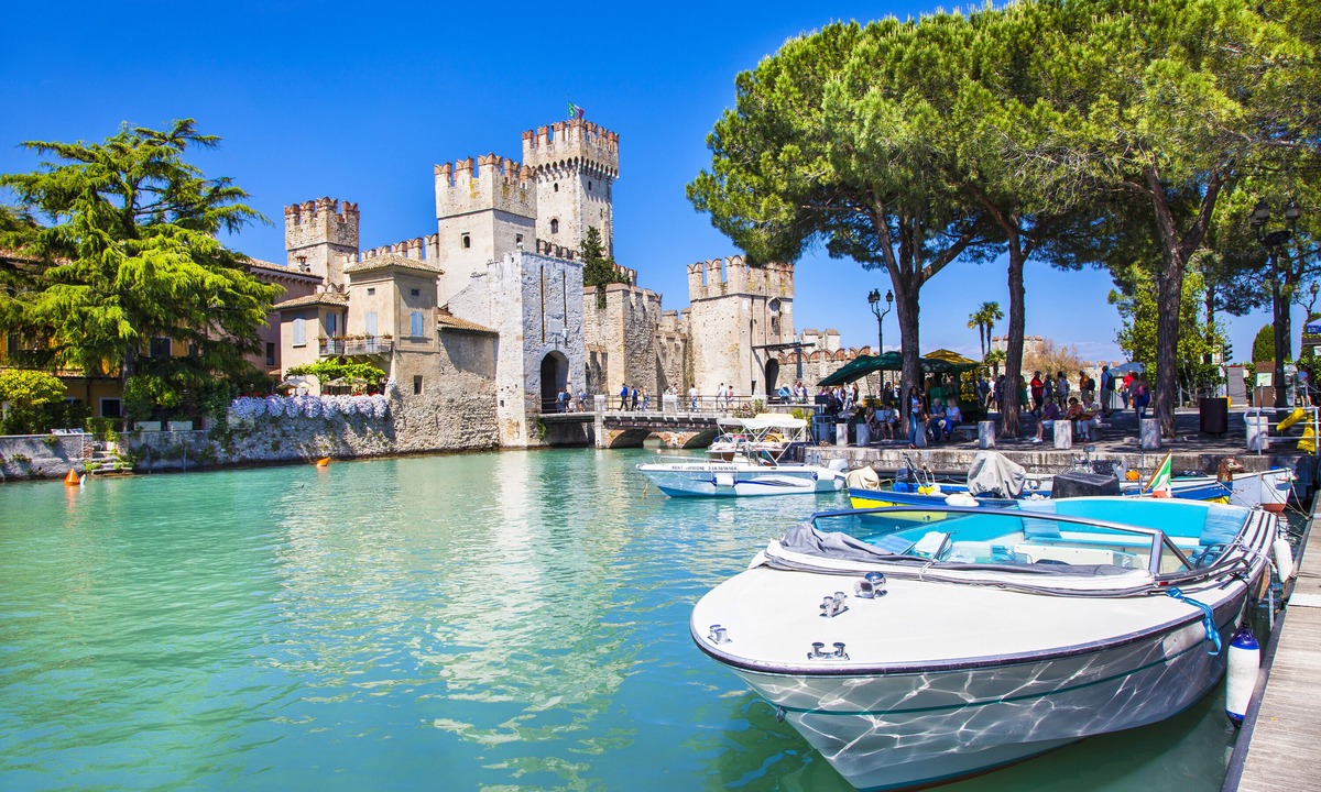 Desenzano del Garda Villa | VistaLago Green Residence 100m From Lake
