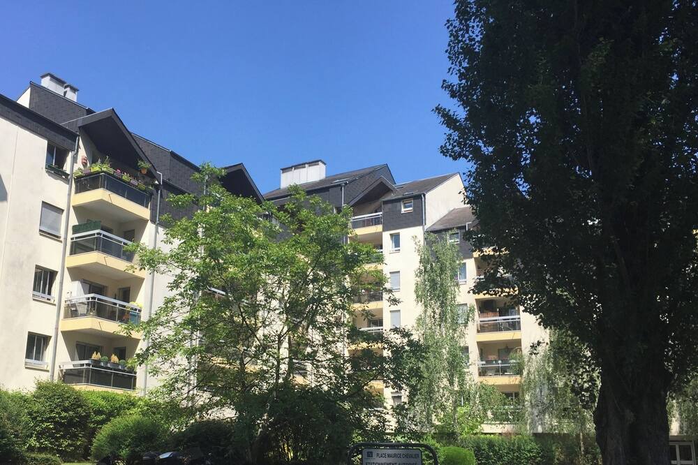 Le Port sous la Lune Apartment | Vrbo Property