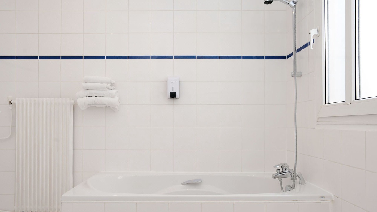 Photo of Bathroom in Montparnasse