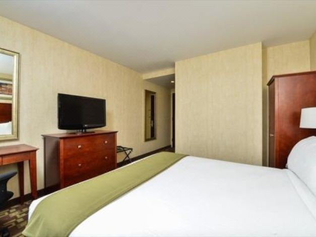 Photo of Bedroom in Travis - Chelsea