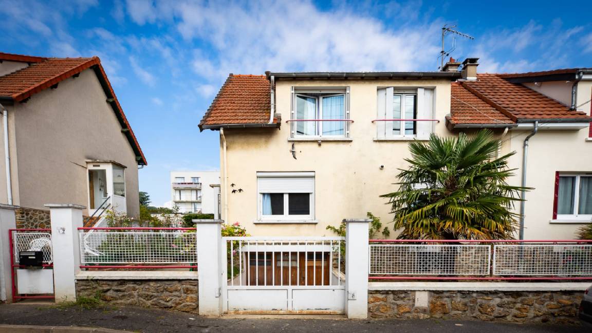Photo of Buildings in Villeneuve-le-Roi