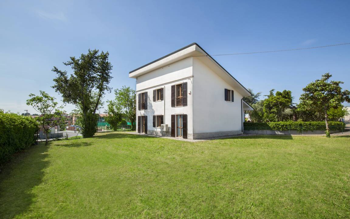 Photo of Buildings in Montioni