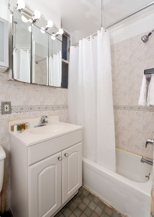 Photo of Bathroom in Kips Bay