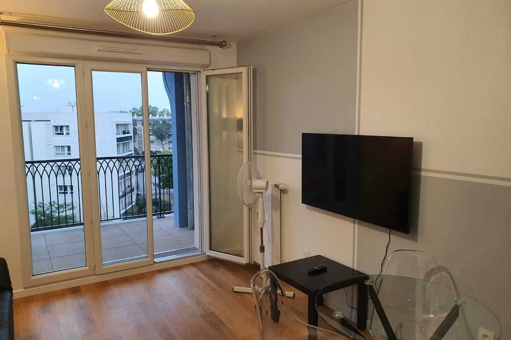Photo of Bedroom in Le Plessis-Robinson