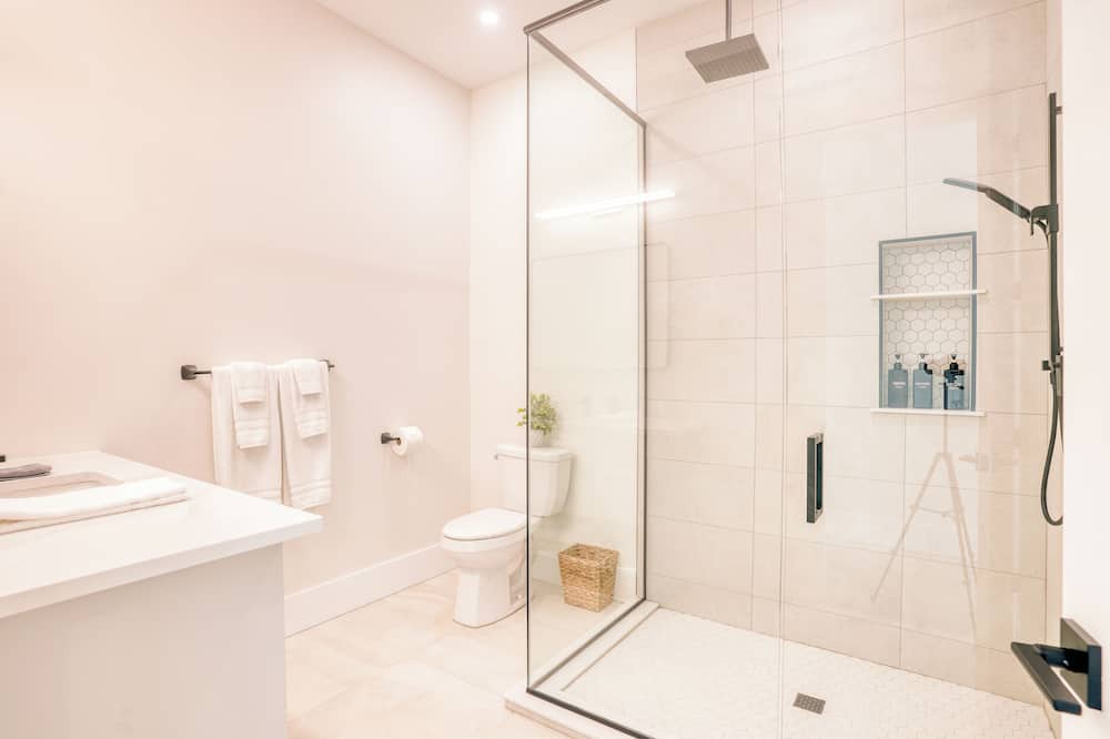 Photo of Bathroom in Rokers Point