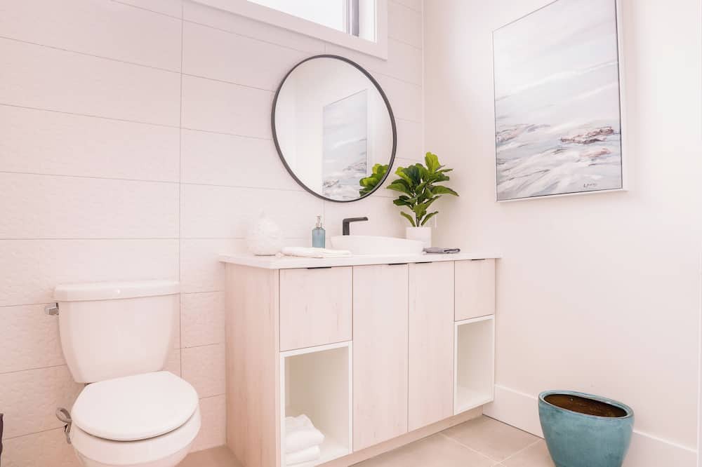 Photo of Bathroom in Rokers Point