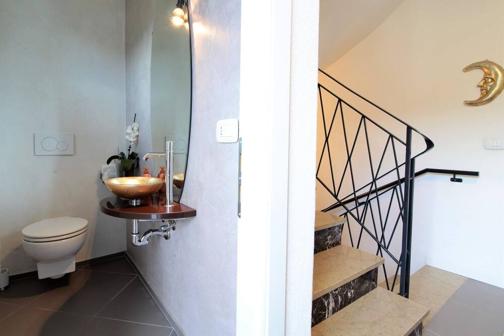 Photo of Bathroom in Lamon