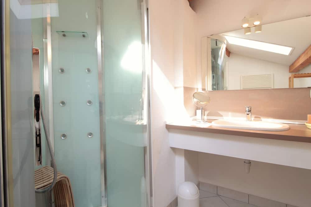 Photo of Bathroom in Lamon