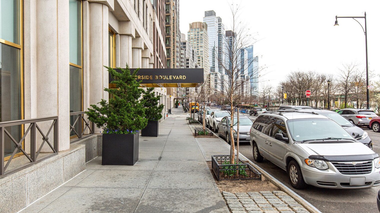 Photo of Outdoor in Lincoln Square