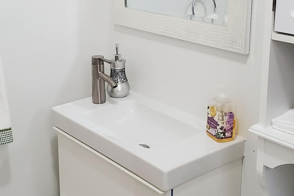 Photo of Bedroom in Mill Basin