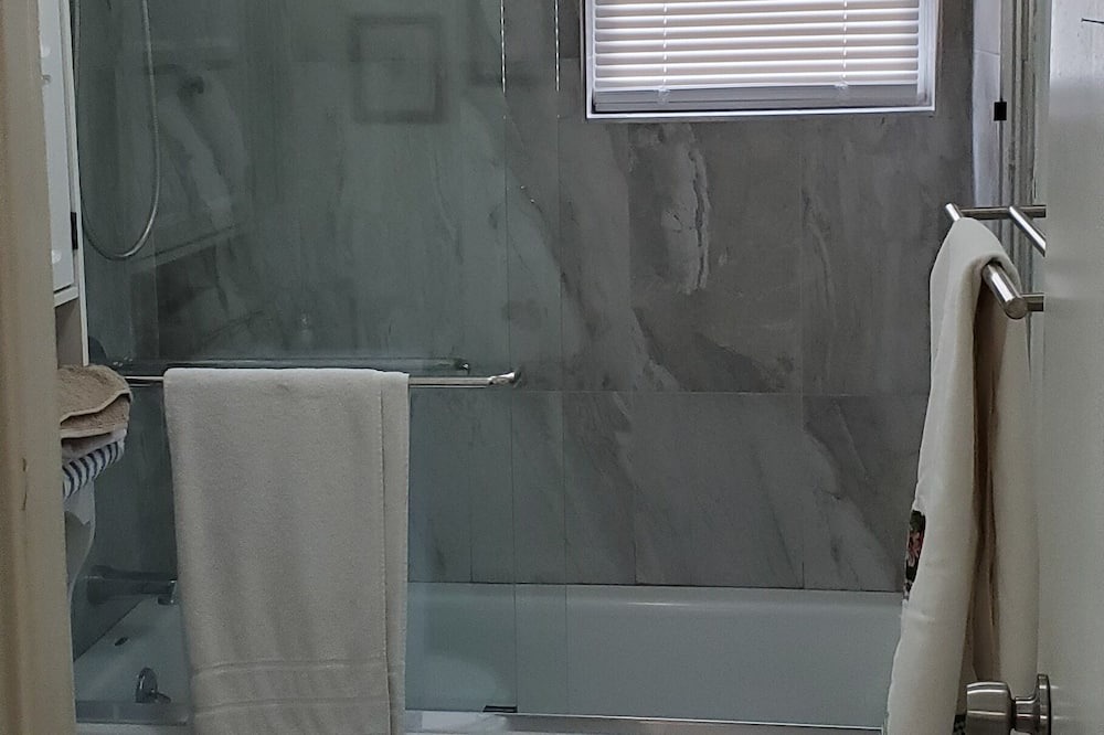 Photo of Bathroom in Mill Basin