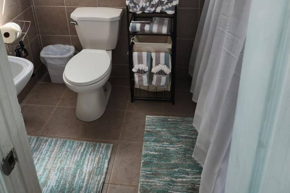 Photo of Bathroom in Tar Bay