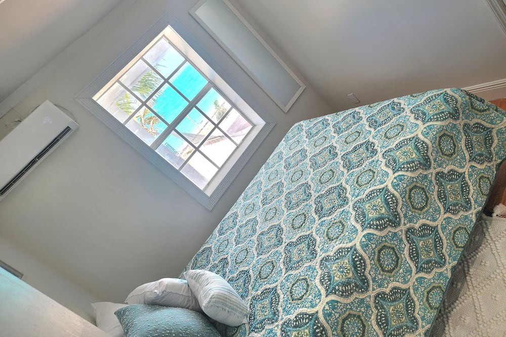 Photo of Bedroom in Tar Bay