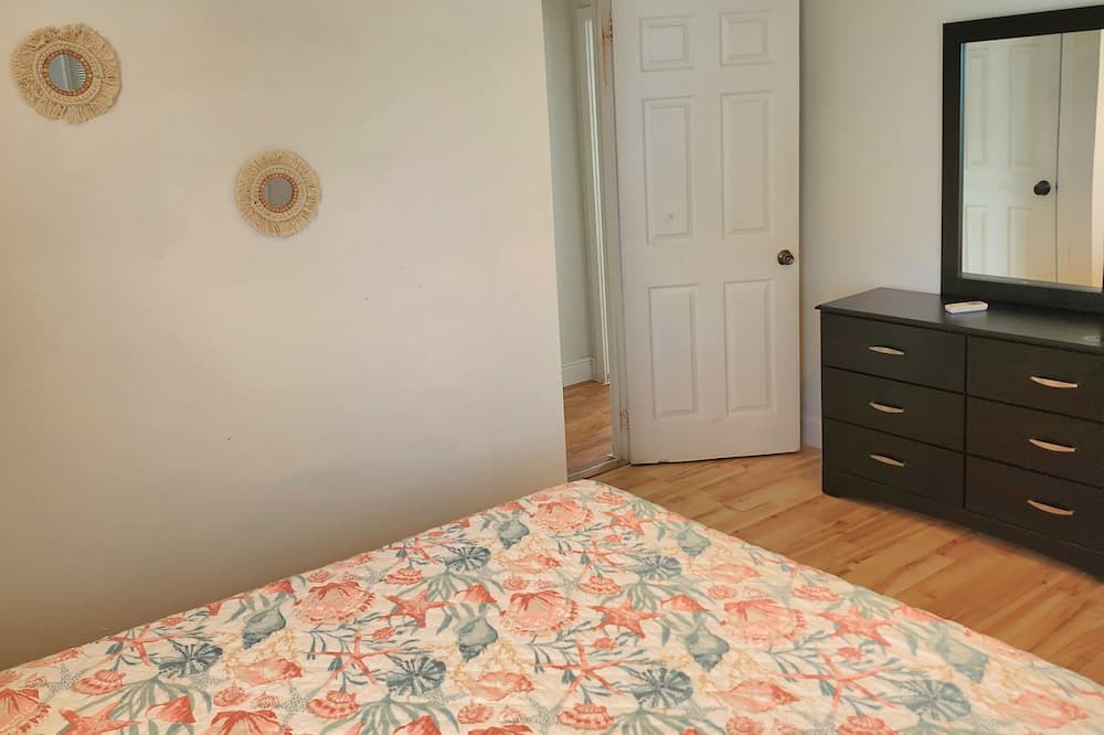 Photo of Bedroom in Tar Bay