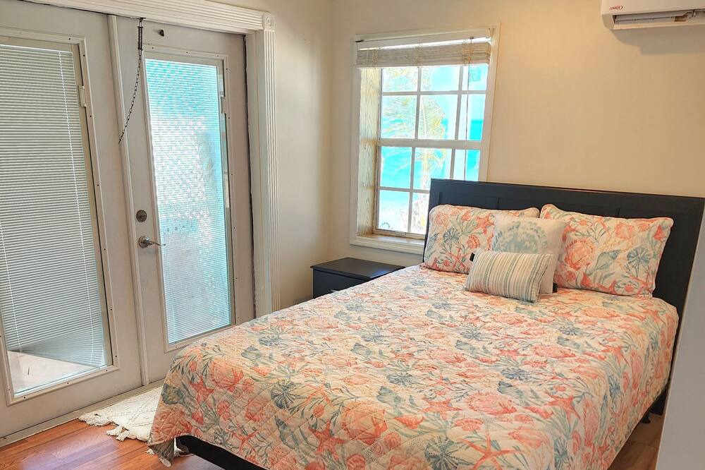 Photo of Bedroom in Tar Bay