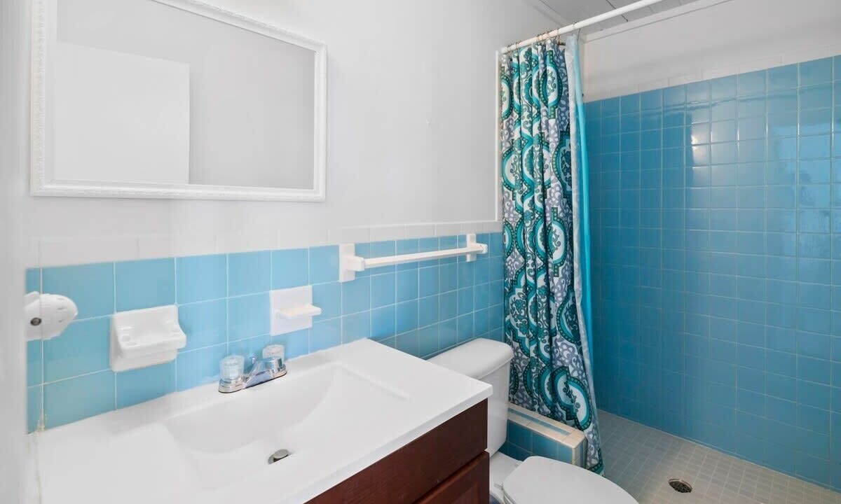 Photo of Bathroom in Rokers Point