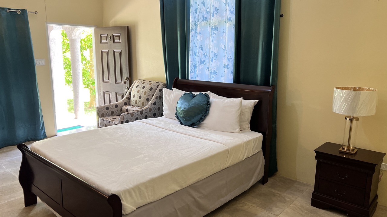Photo of Bedroom in Whitehouse