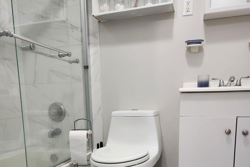 Photo of Bathroom in East New York